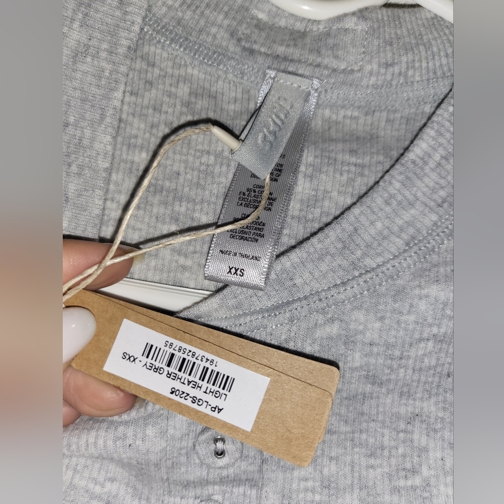 NWT SKIMS RIBBED STRETCH COTTON HENLEY TOP IN LIGHT HEATHER GREY SIZE XXS - Picture 10 of 10